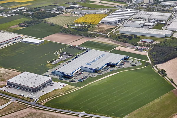 Budowę Panattoni Park Poznań East II w podpoznańskim Robakowie sfinansuje Bank Santander. Budowę Panattoni Park Poznań East II w podpoznańskim Robakowie sfinansuje Bank Santander.