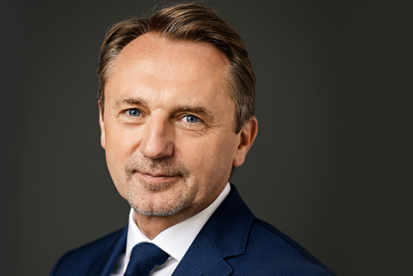 Obserwujemy dużą konkurencję i walkę o kontrakty. Nie spodziewam się, aby w tym roku to uległo zmianie, mam jednak nadzieję, że zmniejszy się skala nieodpowiedzialnych ofert – mówi Dariusz Blocher, prezes Grupy Unibep. Obserwujemy dużą konkurencję i walkę o kontrakty. Nie spodziewam się, aby w tym roku to uległo zmianie, mam jednak nadzieję, że zmniejszy się skala nieodpowiedzialnych ofert – mówi Dariusz Blocher, prezes Grupy Unibep.