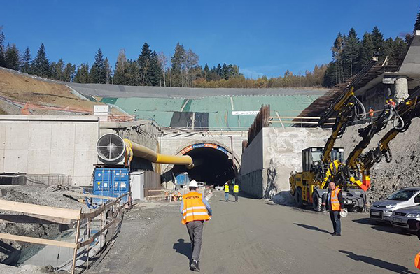 Zakończenie wszystkich prac na zakopiance zaplanowane jest na 2021 r. Zakończenie wszystkich prac na zakopiance zaplanowane jest na 2021 r.