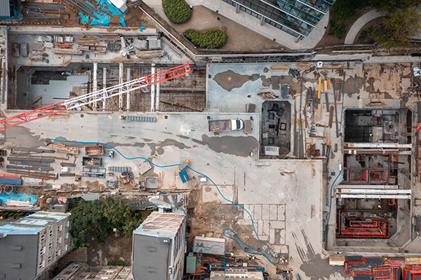 Budowa biurowca The Bridge. Budowa biurowca The Bridge.