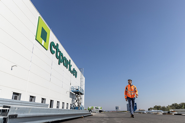 Deweloper CTP kupił tereny inwestycyjne w czterech lokalizacjach pod budowę nowych magazynów miejskich. Deweloper CTP kupił tereny inwestycyjne w czterech lokalizacjach pod budowę nowych magazynów miejskich.