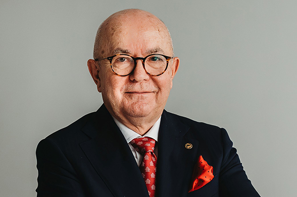 Widzimy, że potrzeba budowy kolejnych obiektów serwerowych wzrasta m.in. za pośrednictwem rozwijanych i wprowadzanych nowych technologii AI – zaznacza Janusz Gutowski, Partner Zarządzający, AXI IMMO Services. Widzimy, że potrzeba budowy kolejnych obiektów serwerowych wzrasta m.in. za pośrednictwem rozwijanych i wprowadzanych nowych technologii AI – zaznacza Janusz Gutowski, Partner Zarządzający, AXI IMMO Services.