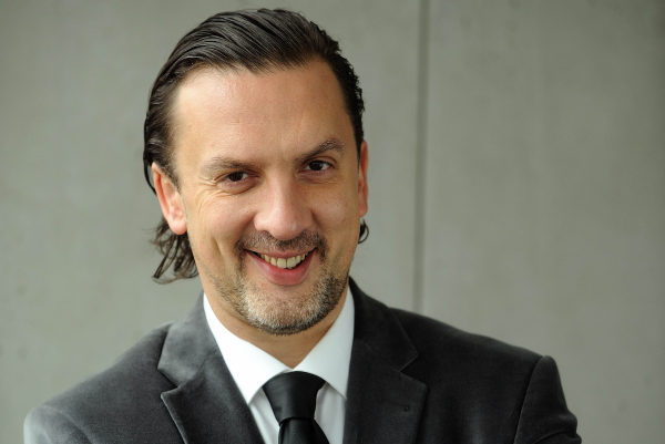 – Mamy potencjał, by w perspektywie najbliższych kilkunastu miesięcy wprowadzić sprzedaży nawet 2 tys. lokali mieszkalnych oraz co najmniej utrzymać dotychczasowy poziom inwestycji na rynku magazynowym – podkreśla Mariusz Książek, prezes Marvipol Development. – Mamy potencjał, by w perspektywie najbliższych kilkunastu miesięcy wprowadzić sprzedaży nawet 2 tys. lokali mieszkalnych oraz co najmniej utrzymać dotychczasowy poziom inwestycji na rynku magazynowym – podkreśla Mariusz Książek, prezes Marvipol Development.