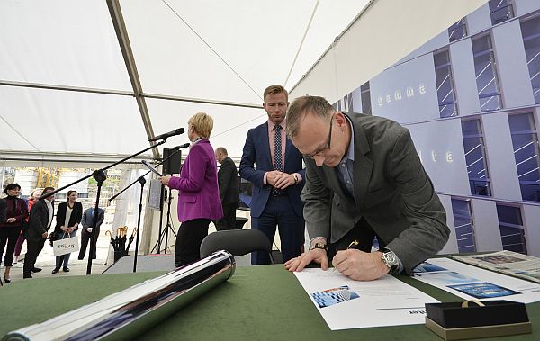 Podpisanie aktu erekcyjnego pod budowę biurowca Enter w Gdyni, fot. Ekolan Podpisanie aktu erekcyjnego pod budowę biurowca Enter w Gdyni, fot. Ekolan