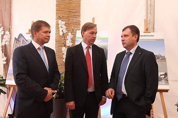 Od lewej: Armo Sumberg - CEO Legend Managment. Roger Andersson - country manager SwedeCenter, Jacek Karnowski - Prezydent Miasta Sopotu. Od lewej: Armo Sumberg - CEO Legend Managment. Roger Andersson - country manager SwedeCenter, Jacek Karnowski - Prezydent Miasta Sopotu.
