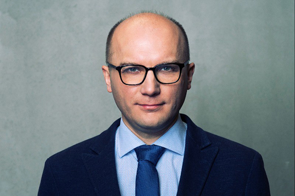 – Dla nas, wskazane w taksonomii cele środowiskowe, nie stanowią wyzwania, gdyż realizujemy je już od jakiegoś czasu. Wynika to z dokumentu Cel Klimatyczny Grupy Skanska, który zaimplementowaliśmy w mieszkaniowej spółce Skanska, jako element długookresowej strategii – mówi Artur Łeszczyński, dyrektor ds. rozwoju biznesu w Skanska Residential Development Poland. – Dla nas, wskazane w taksonomii cele środowiskowe, nie stanowią wyzwania, gdyż realizujemy je już od jakiegoś czasu. Wynika to z dokumentu Cel Klimatyczny Grupy Skanska, który zaimplementowaliśmy w mieszkaniowej spółce Skanska, jako element długookresowej strategii – mówi Artur Łeszczyński, dyrektor ds. rozwoju biznesu w Skanska Residential Development Poland.