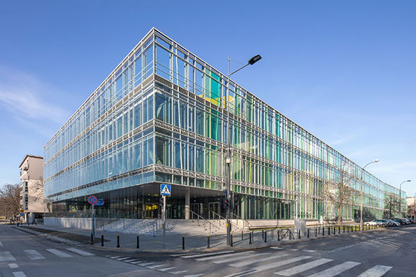 Nowy obiekt Uniwersytetu Warszawskiego, położony przy przy ul. Dobrej 55 w Warszawie Nowy obiekt Uniwersytetu Warszawskiego, położony przy przy ul. Dobrej 55 w Warszawie