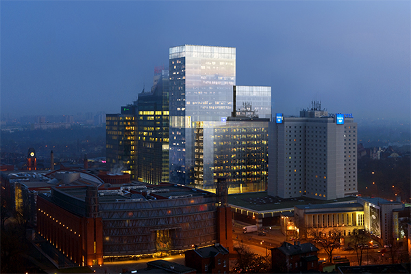 Andersia Silver został zaprojektowany przez Pracownię Architektoniczną Ewy i Stanisława Sipińskich. Andersia Silver został zaprojektowany przez Pracownię Architektoniczną Ewy i Stanisława Sipińskich.