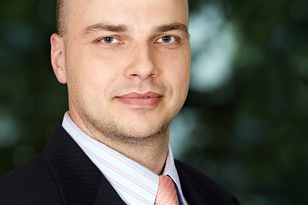 Tomasz Puch, dyrektor działu Rynków Kapitałowych Nieruchomości Biurowych i Magazynowych w Jones Lang LaSalle Tomasz Puch, dyrektor działu Rynków Kapitałowych Nieruchomości Biurowych i Magazynowych w Jones Lang LaSalle