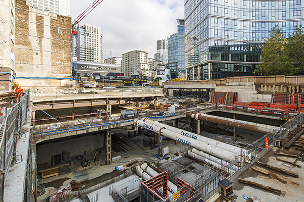 Wieżowiec The Bridge powstaje przy placu Europejskim w Warszawie i będzie liczył 40 pięter. Fot. Ghelamco. Wieżowiec The Bridge powstaje przy placu Europejskim w Warszawie i będzie liczył 40 pięter. Fot. Ghelamco.