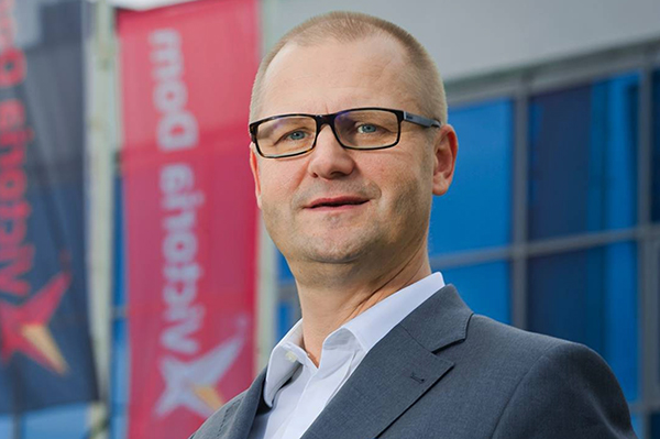 – Z ostrożnym optymizmem patrzymy w przyszłość – mówi Waldemar Wasiluk, wiceprezes spółki Victoria Dom. – Z ostrożnym optymizmem patrzymy w przyszłość – mówi Waldemar Wasiluk, wiceprezes spółki Victoria Dom.