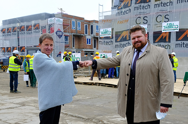 Katarzyna Unold, dyrektor zarządzająca Acciona Nieruchomości oraz Andrzej Czapczuk – wiceprezes F.B.I. Tasbud. Katarzyna Unold, dyrektor zarządzająca Acciona Nieruchomości oraz Andrzej Czapczuk – wiceprezes F.B.I. Tasbud.