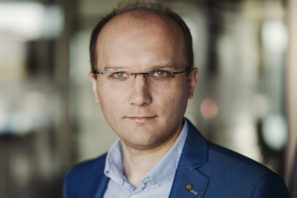 – To nie troska o środowisko napędza decyzje o zakupie „zielonych” mieszkań, lecz raczej ich potencjalnie niższe koszty eksploatacji w czasie użytkowania – wyjaśnia Artur Łeszczyński ze Skanska Residential Development Poland. – To nie troska o środowisko napędza decyzje o zakupie „zielonych” mieszkań, lecz raczej ich potencjalnie niższe koszty eksploatacji w czasie użytkowania – wyjaśnia Artur Łeszczyński ze Skanska Residential Development Poland.